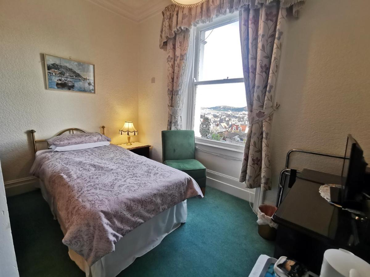 Bron Orme Private Hotel Ландъндо Екстериор снимка
