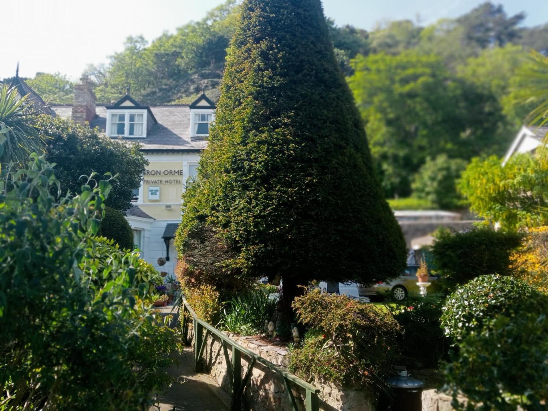 Bron Orme Private Hotel Ландъндо Екстериор снимка