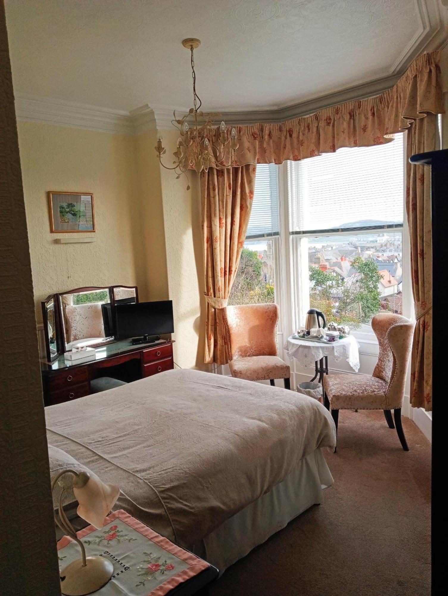 Bron Orme Private Hotel Ландъндо Екстериор снимка