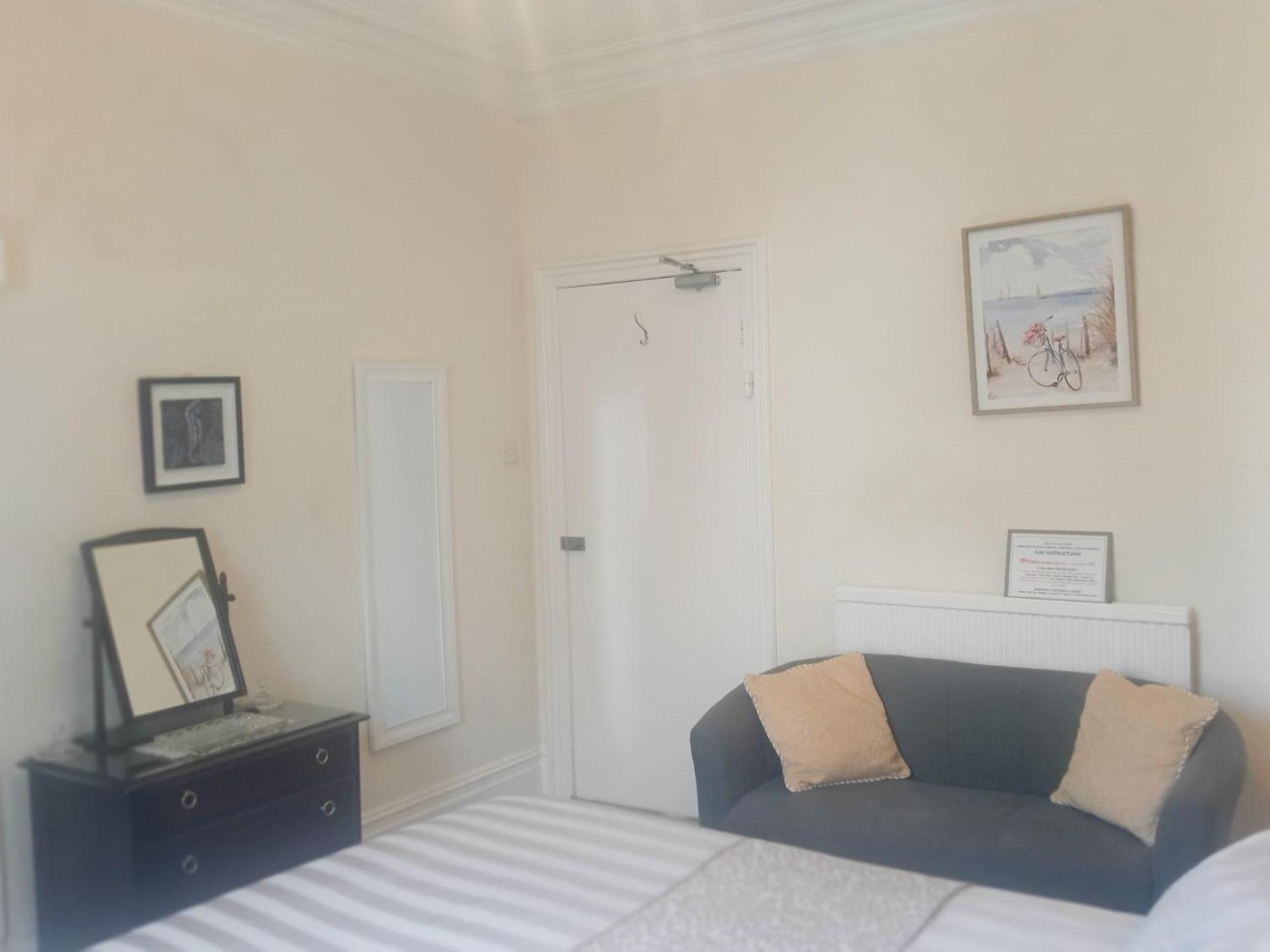 Bron Orme Private Hotel Ландъндо Екстериор снимка