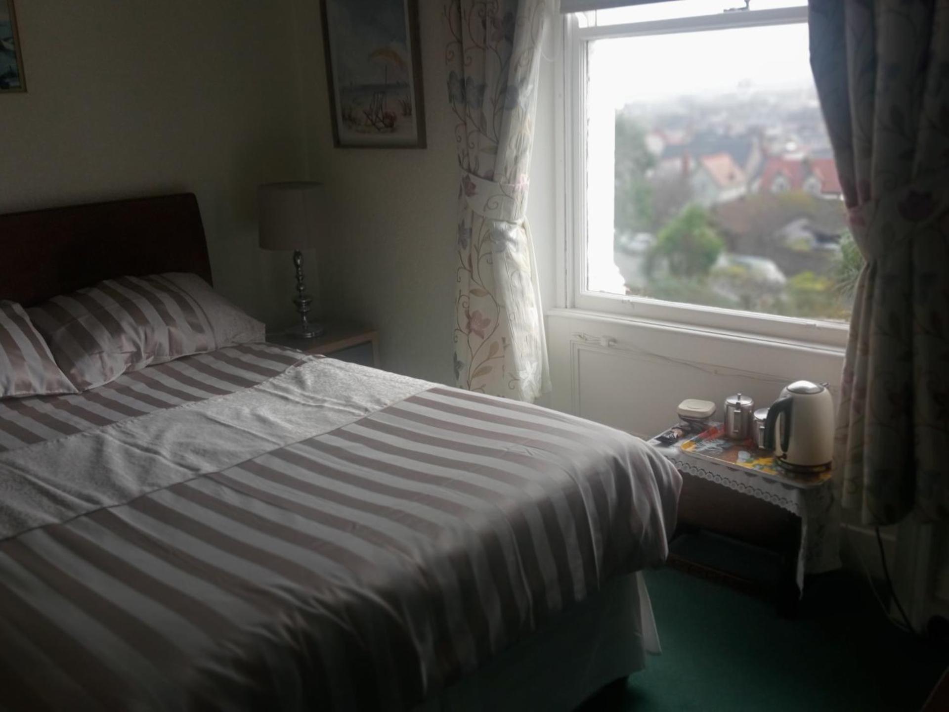 Bron Orme Private Hotel Ландъндо Екстериор снимка