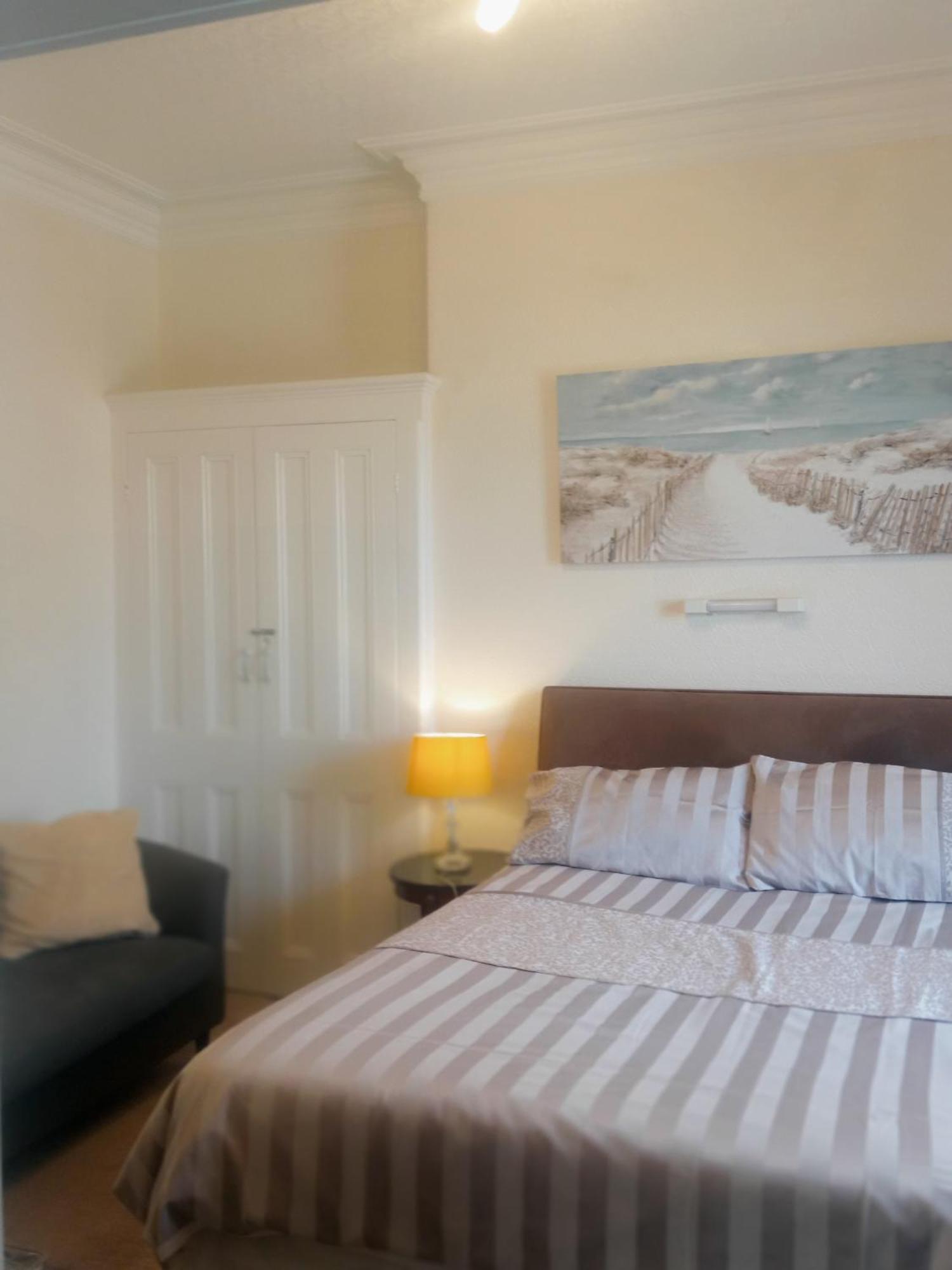 Bron Orme Private Hotel Ландъндо Екстериор снимка