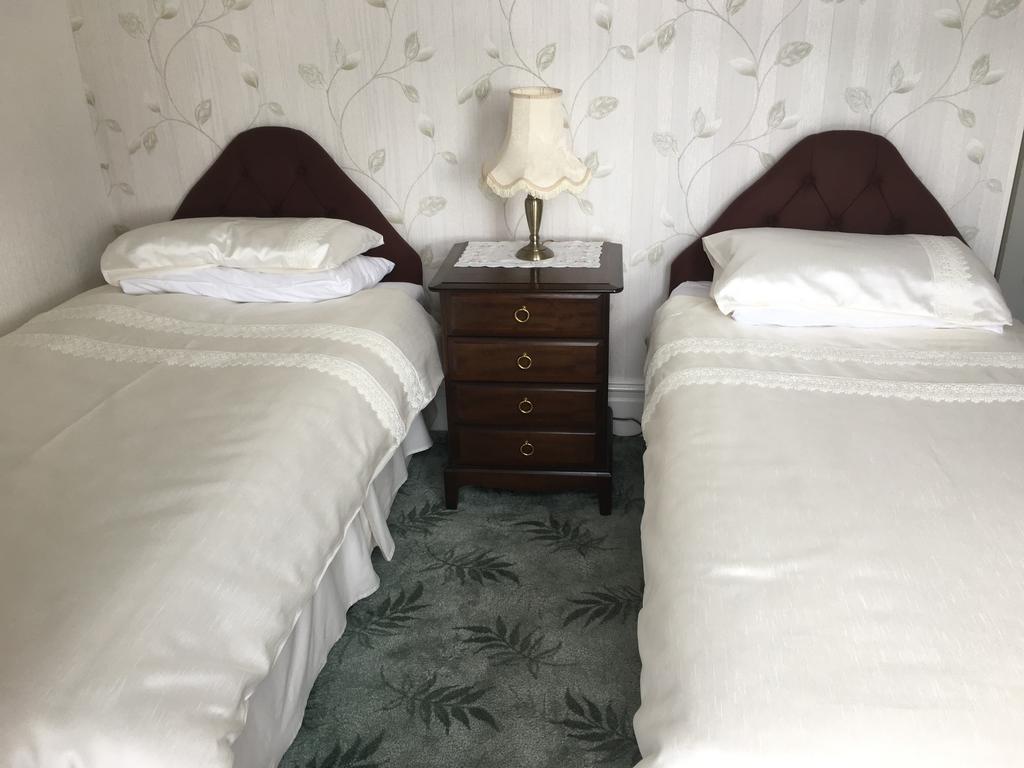 Bron Orme Private Hotel Ландъндо Екстериор снимка